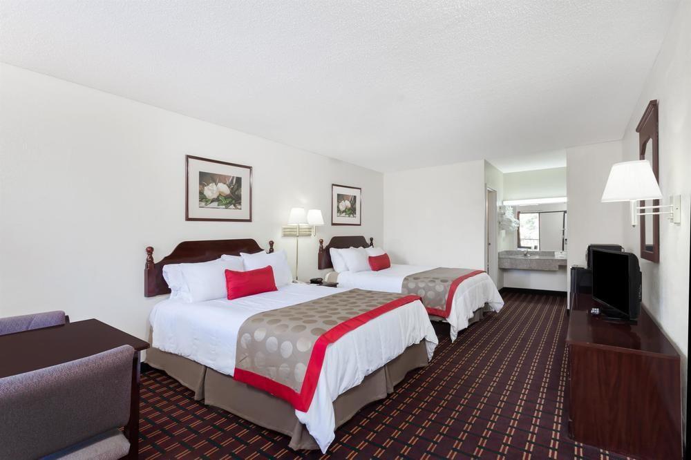 Travelodge By Wyndham Clarksville Extérieur photo
