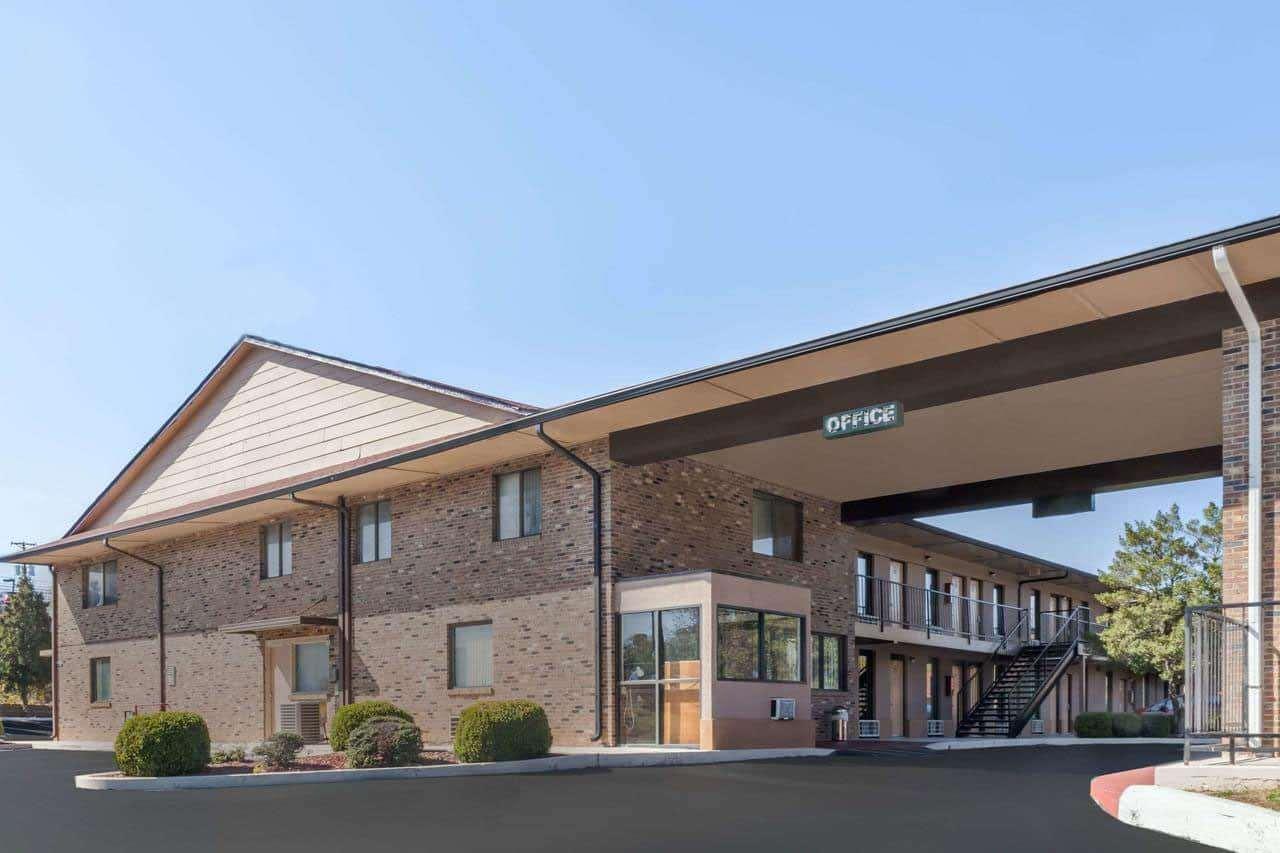 Travelodge By Wyndham Clarksville Extérieur photo
