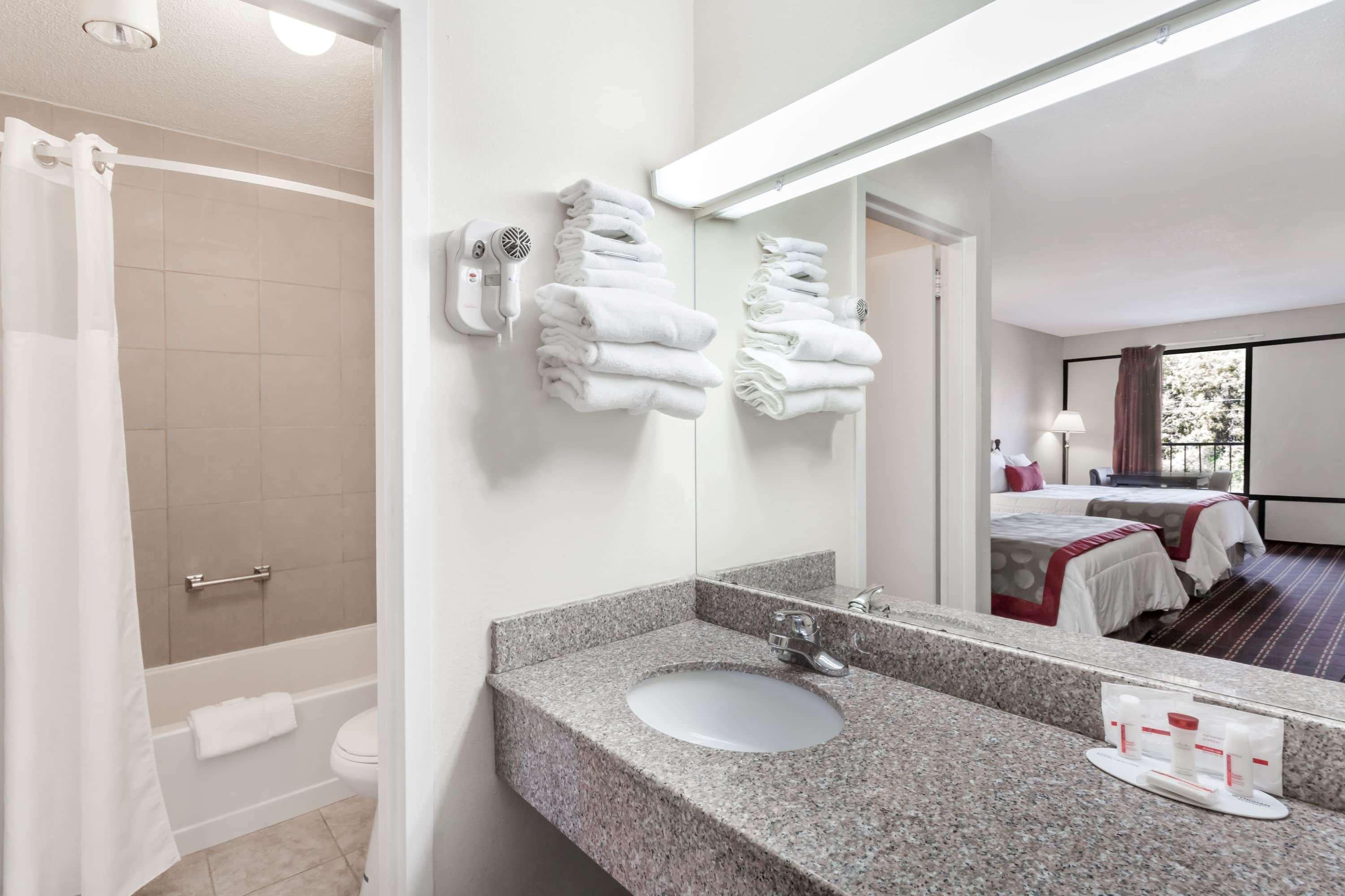 Travelodge By Wyndham Clarksville Extérieur photo