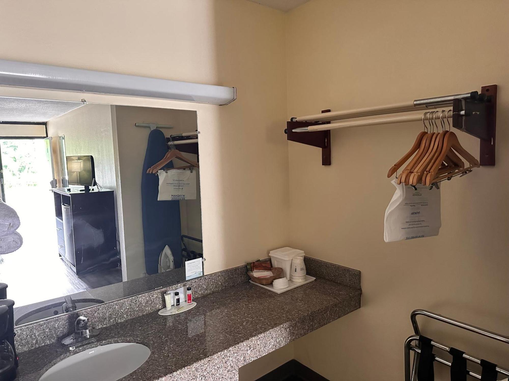 Travelodge By Wyndham Clarksville Extérieur photo