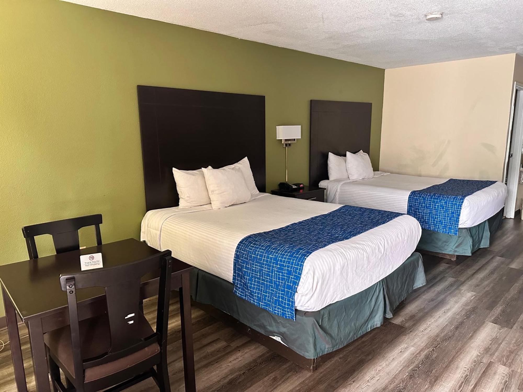Travelodge By Wyndham Clarksville Extérieur photo