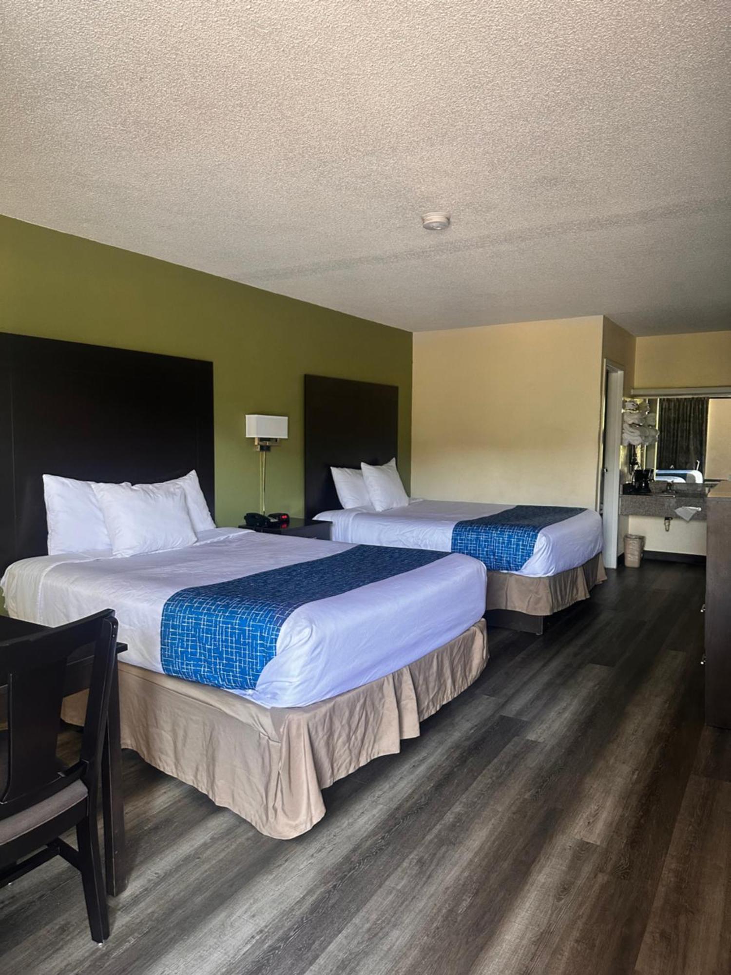 Travelodge By Wyndham Clarksville Extérieur photo