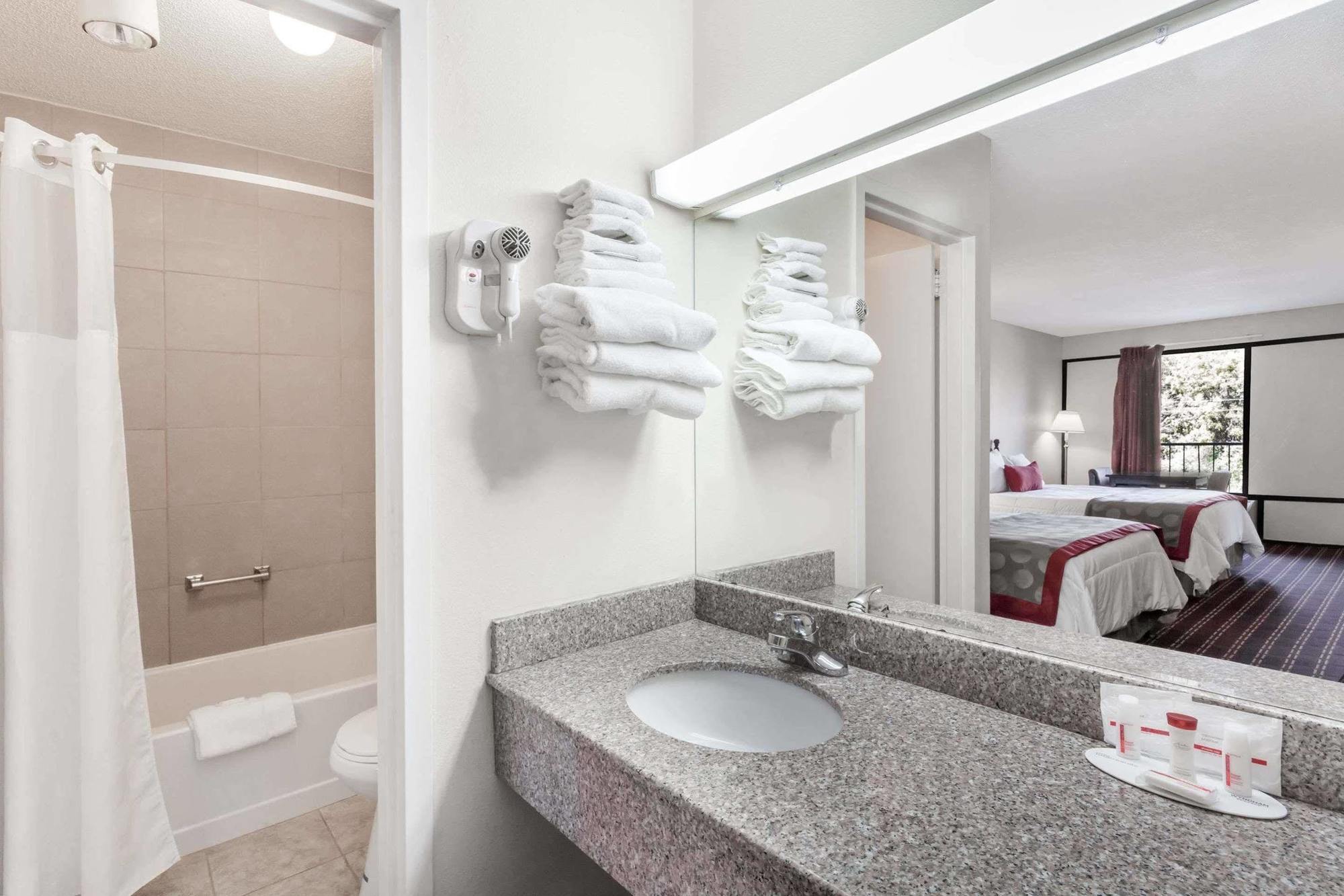 Travelodge By Wyndham Clarksville Extérieur photo