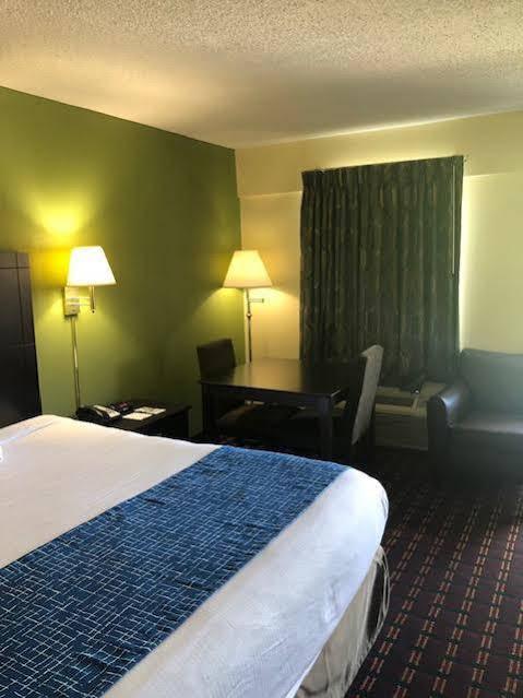 Travelodge By Wyndham Clarksville Extérieur photo