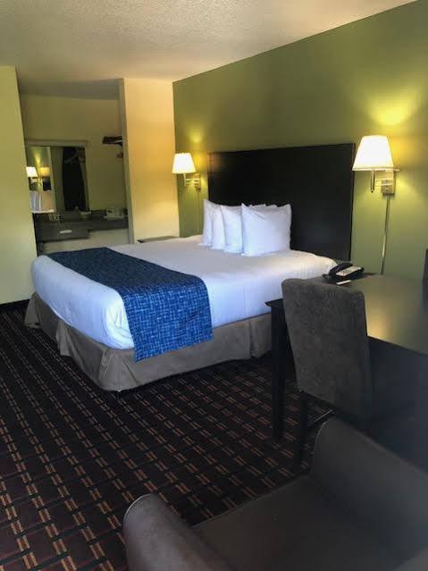 Travelodge By Wyndham Clarksville Extérieur photo